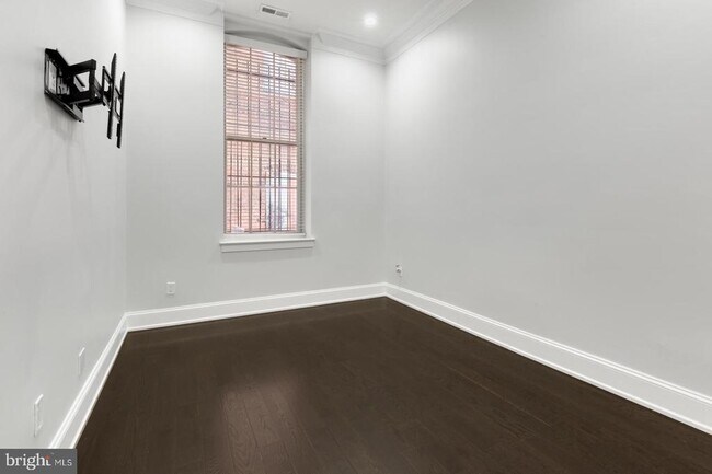 Building Photo - 12 Letitia St