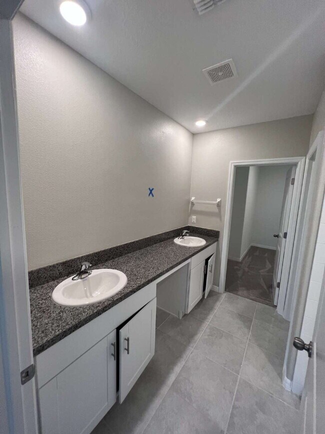 Building Photo - 7303 Canterbury Bells Ct