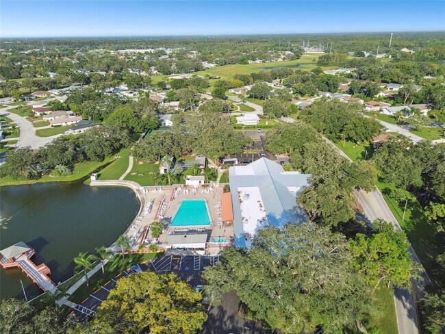 Building Photo - 11110 Carriage Hill Dr