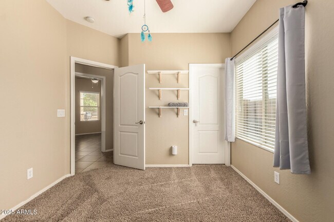 Building Photo - 2806 E Trigger Way