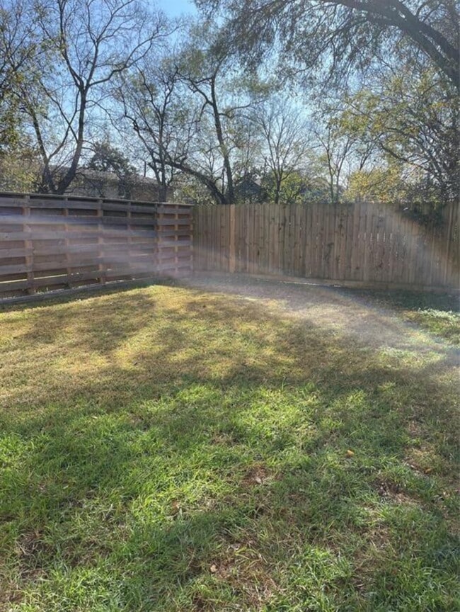 Building Photo - 5204 Hershe St