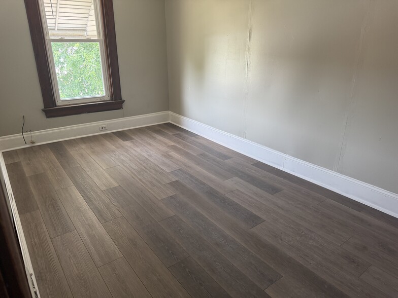 Second Bedroom - 925 Walnut St.