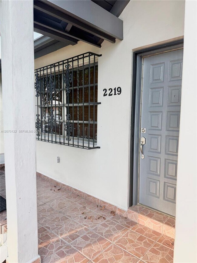 Building Photo - 2219 SW 137th Pl