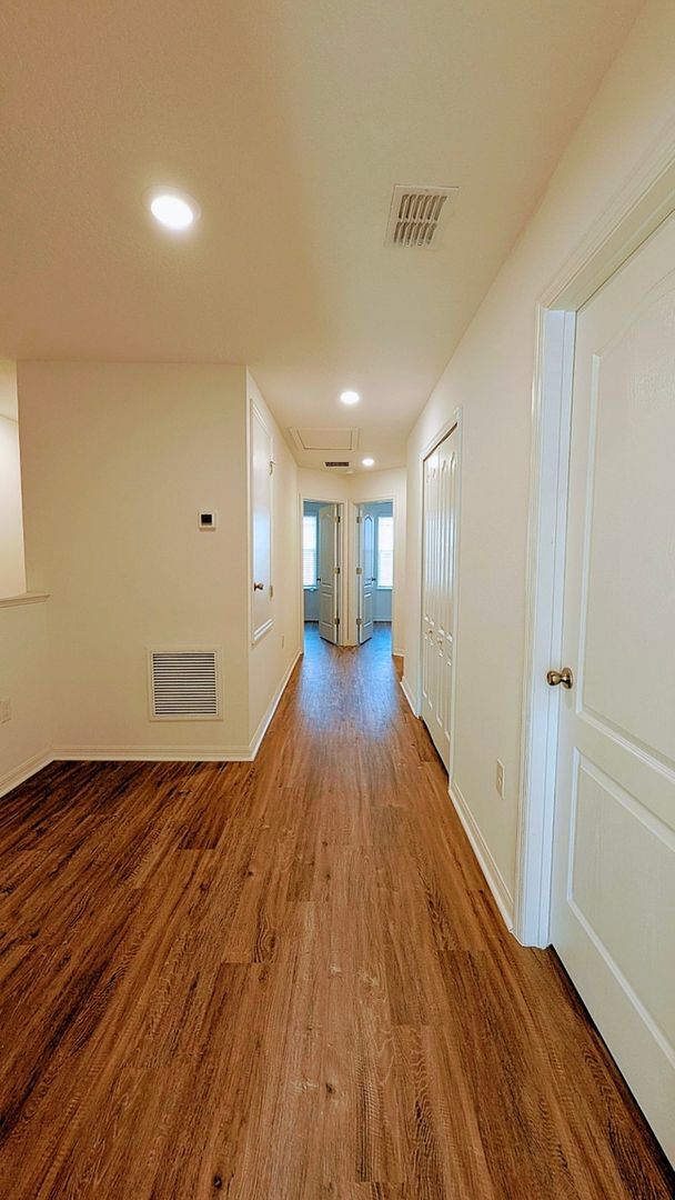 Building Photo - BEAUTIFUL 3-BEDROOM, 3-BATHROOM LUXURY TOW...