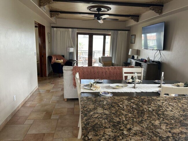 Building Photo - 935 Beachview Dr