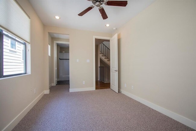 Building Photo - 5606 Blossom St