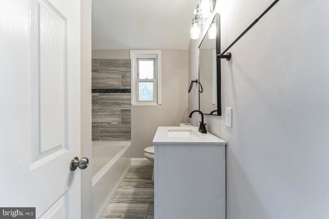 Building Photo - 4011 Mortimer Ave