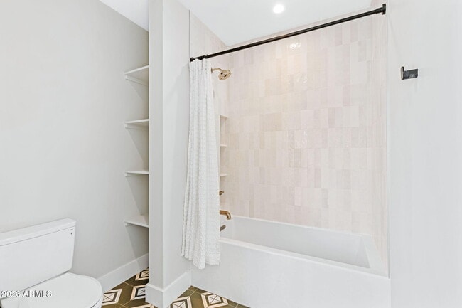 Building Photo - 3842 E San Miguel Ave