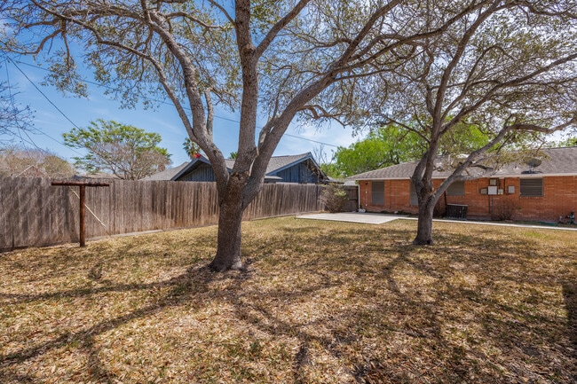 Building Photo - 1137 Bradshaw Dr