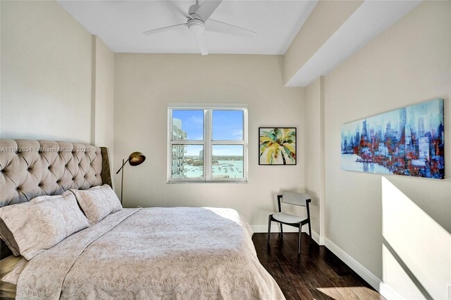 Building Photo - 7910 Harbor Island Dr