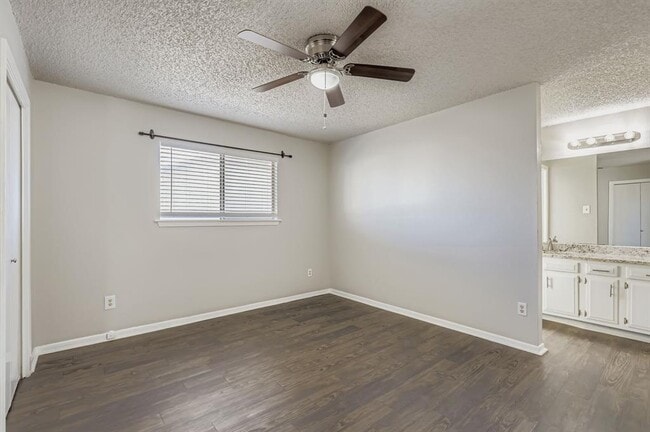 Building Photo - 11807 Acorn Creek Trail