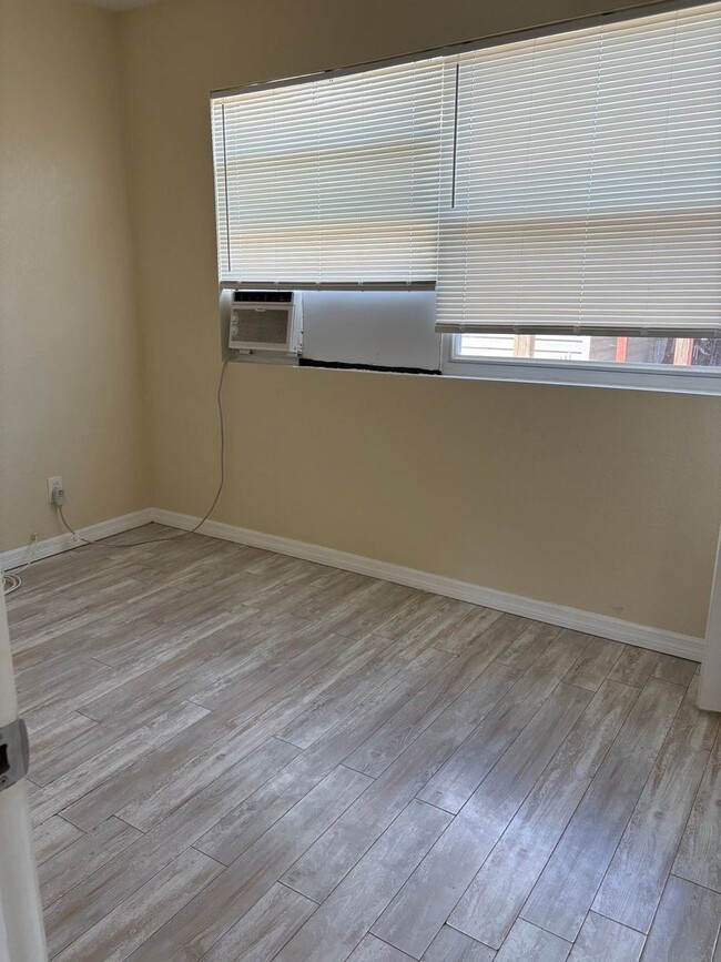 Building Photo - Beautifully Appointed 3/2 w Garage For Ren...