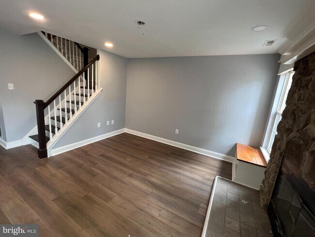 Building Photo - 272 Sequoia Dr