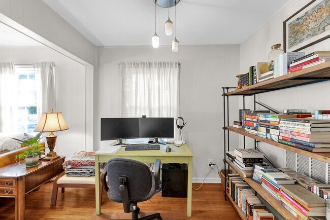 Building Photo - 2106 Tudor Plz