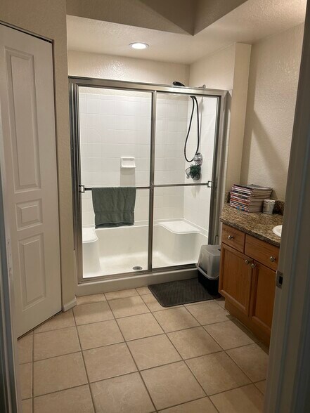 Bathroom - 5125 Palm Springs Blvd