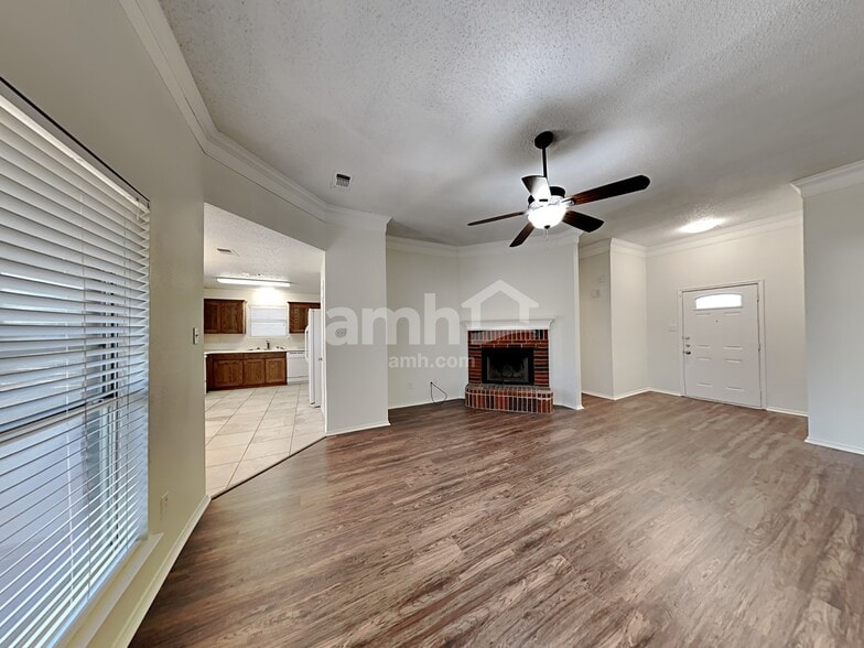 Building Photo - 225 Willow Creek Dr