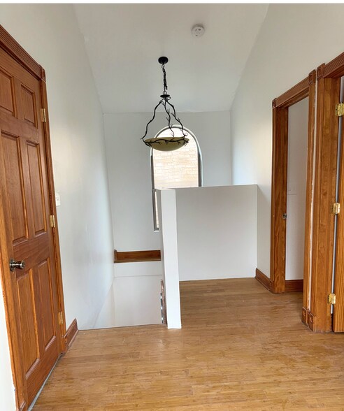 Building Photo - 1814 W Pershing Rd