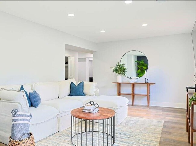 Building Photo - 2184 Skye Isles Pass SE