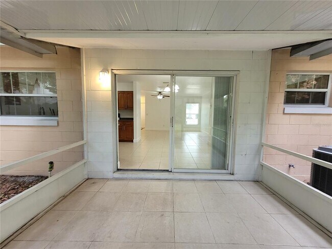 Building Photo - 10 Winding Ridge Rd