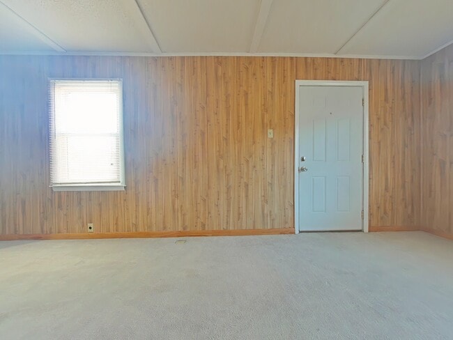 Building Photo - 3320 Forest Lake Dr