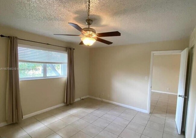 Building Photo - 7960 N Colony Cir