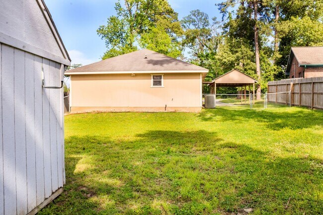 Building Photo - 9550 Thousand Oaks Loop