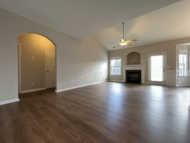 Building Photo - 2004 Helleri Dr