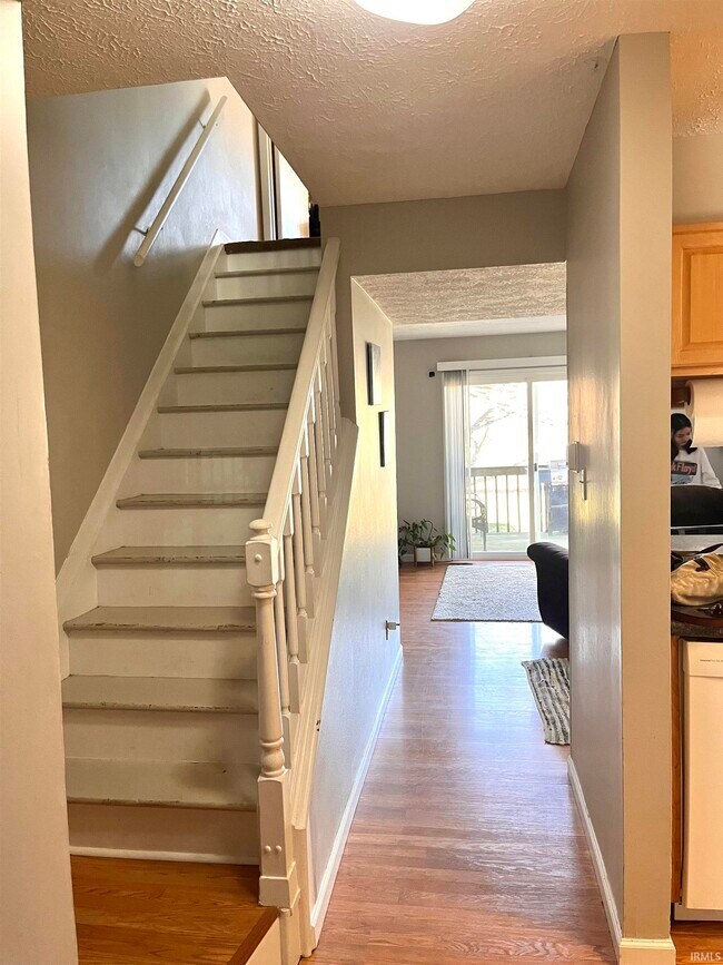 Building Photo - 519 E Graham Pl