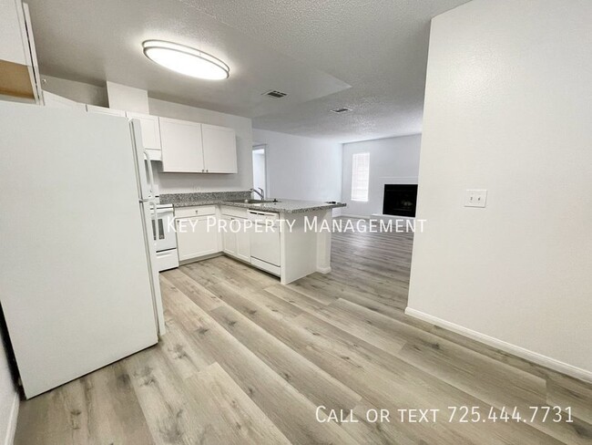 Building Photo - NEWLY UPGRADED 2BD 1BA CONDO * UPSTAIRS UN...