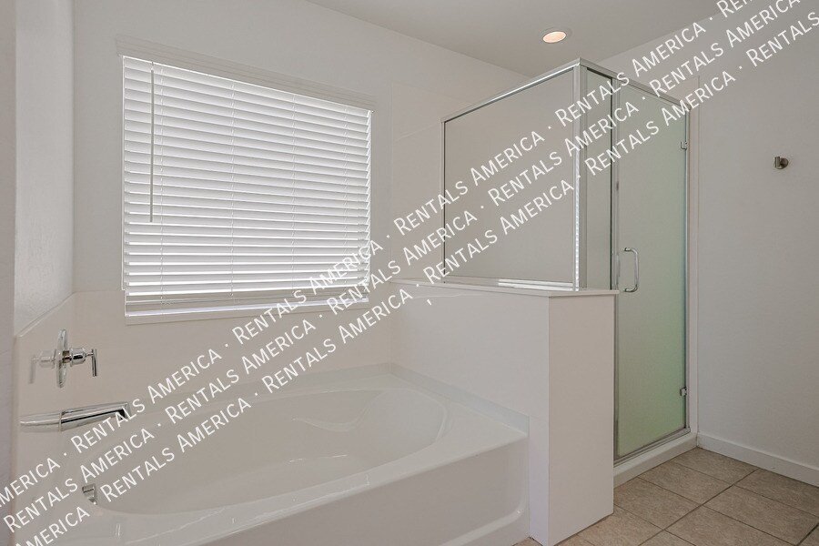 Building Photo - 6038 W Hartford Ct
