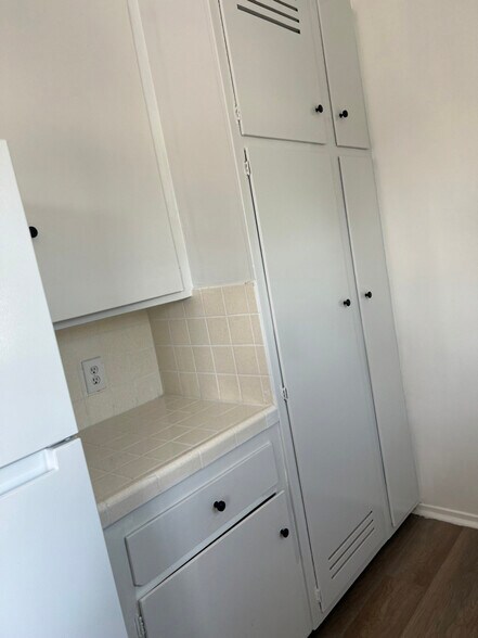 Building Photo - 3110 Livonia Ave