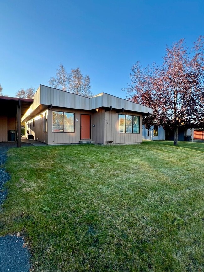 Building Photo - Ranch style one bedroom - Must see to appr...
