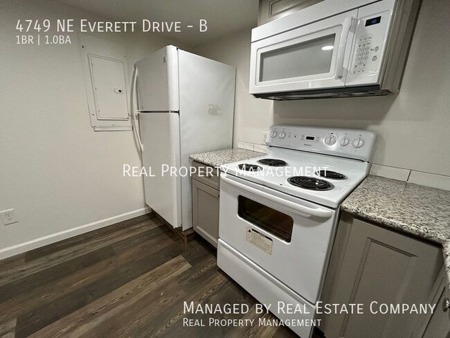 Building Photo - 4749 NE Everett Dr