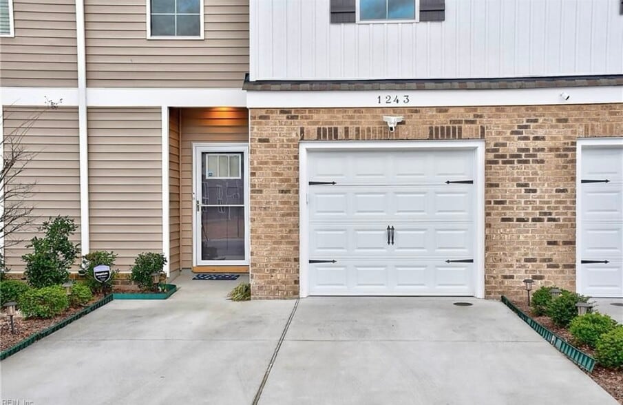 Building Photo - 1243 Jadens Way
