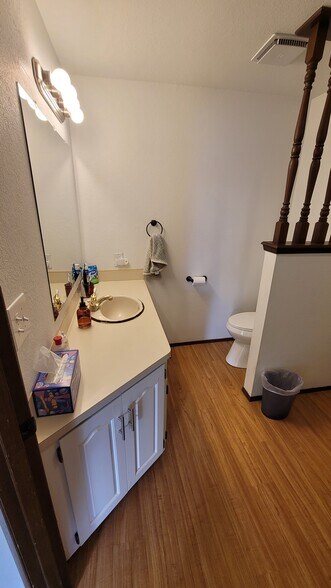 Upstairs Bathroom Shared with Rooms 2 and 3 - 9905 157th St E