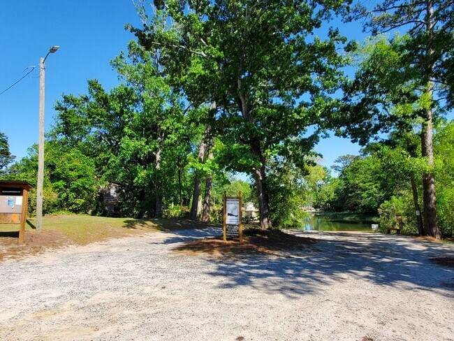 Building Photo - 7517 Lost Tree Rd