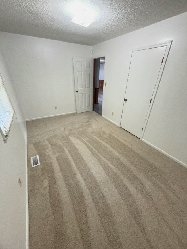 Building Photo - 47 East Dr