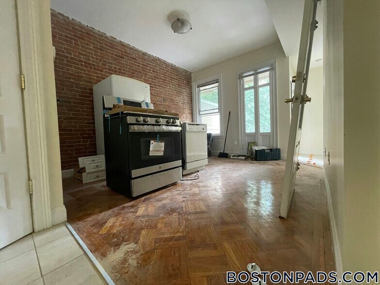 Building Photo - 53 Ashford St