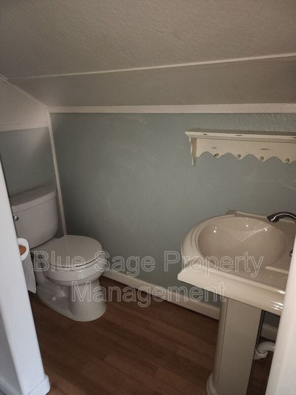 Building Photo - 137 W 13th St