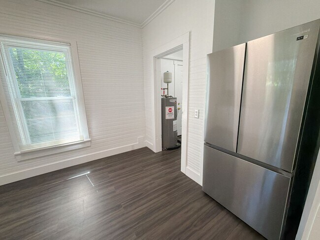 Building Photo - Historic Saint Elmo Charm with Modern Updates – 2 Bed, 2 Bath - Half Off Your First Month's Rent!