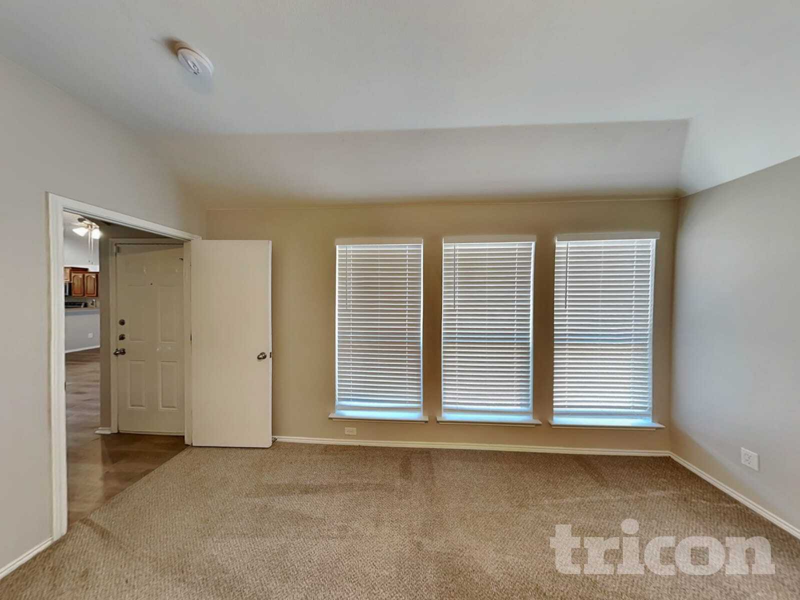 Building Photo - 1609 Hillside Dr