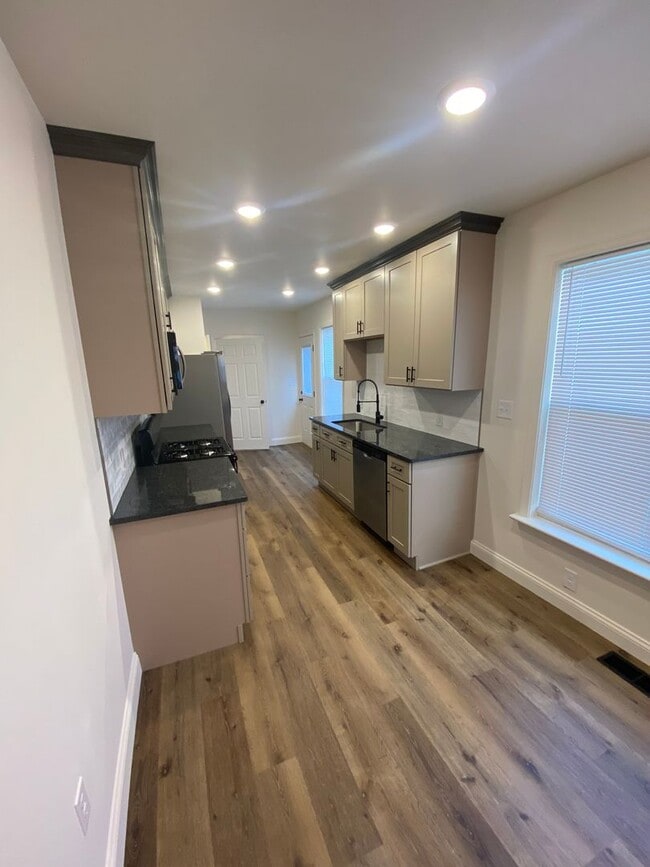 Building Photo - Beautiful 3-Bedroom Home!