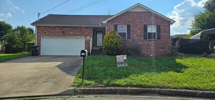 Building Photo - Close to Post! Cul-de-sac! NO CARPET! 3 bed 2 bath with large Fenced in backyard!