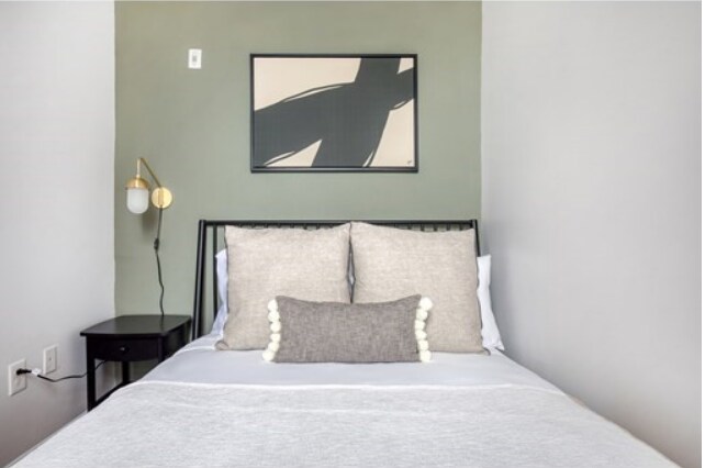 Building Photo - 541 E Broadway