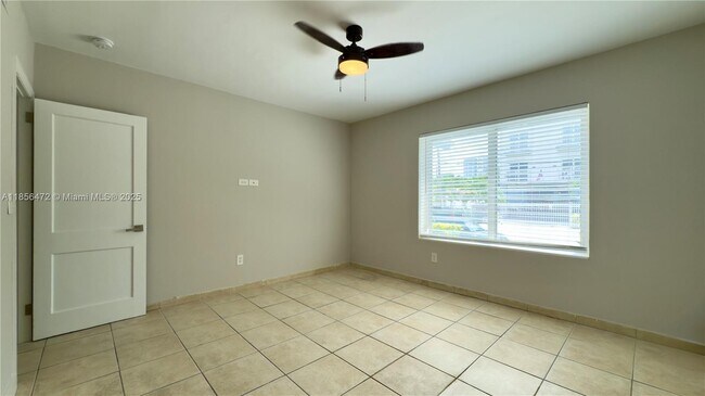 Building Photo - 534 SW 6th Ct