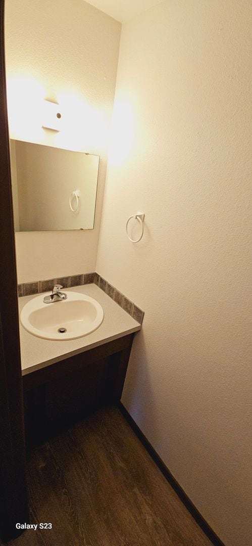 Building Photo - APPLICATION PENDING - Puyallup 2bed/1.5 ba...