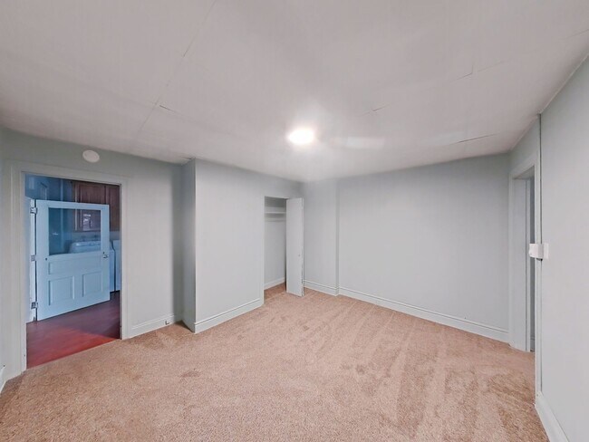 Building Photo - 1369 W Market St