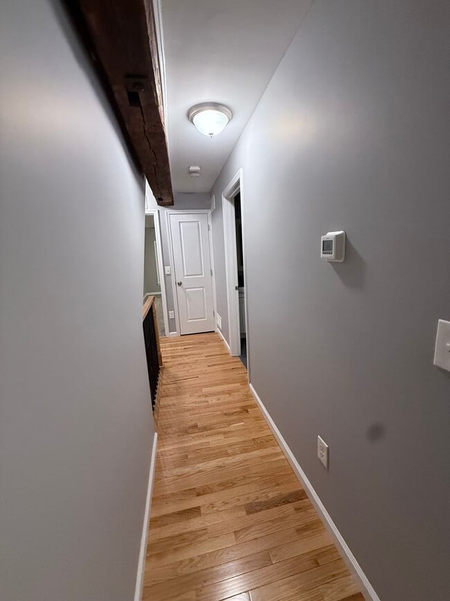 Building Photo - Beautifully Renovated 2 bedroom home with office.