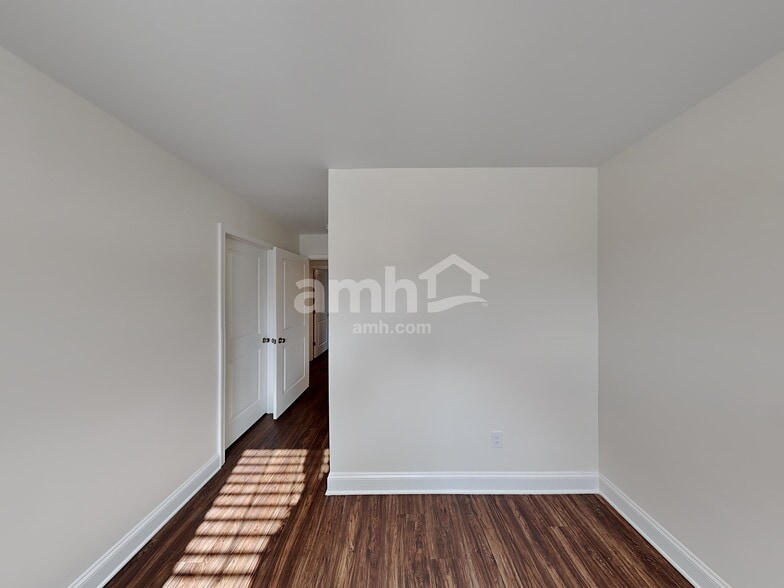 Building Photo - 6192 W Calle Lingo