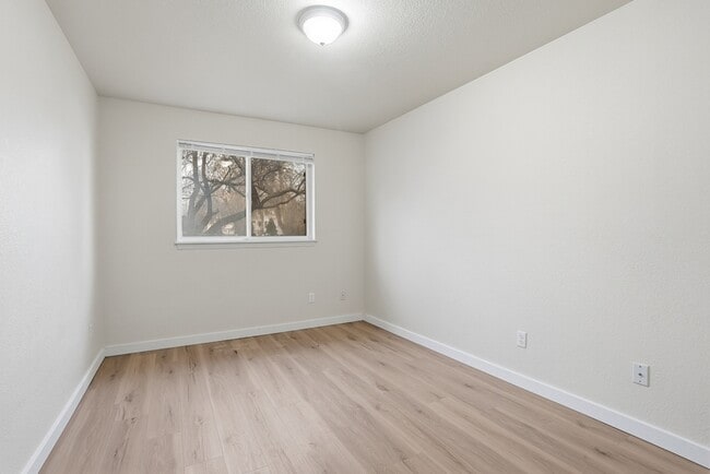 Building Photo - 3446 W Lilac Ct